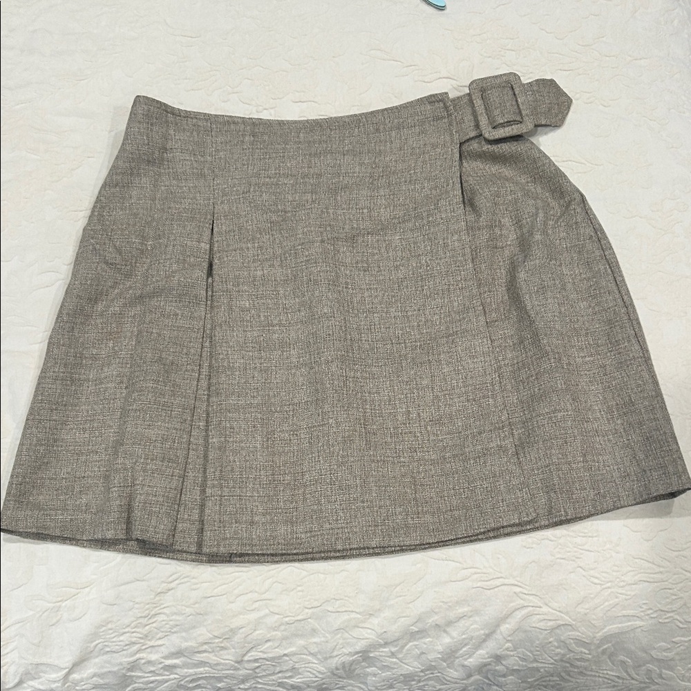 Chic Women's Gray Mini Skirt with Buckle (wrap)